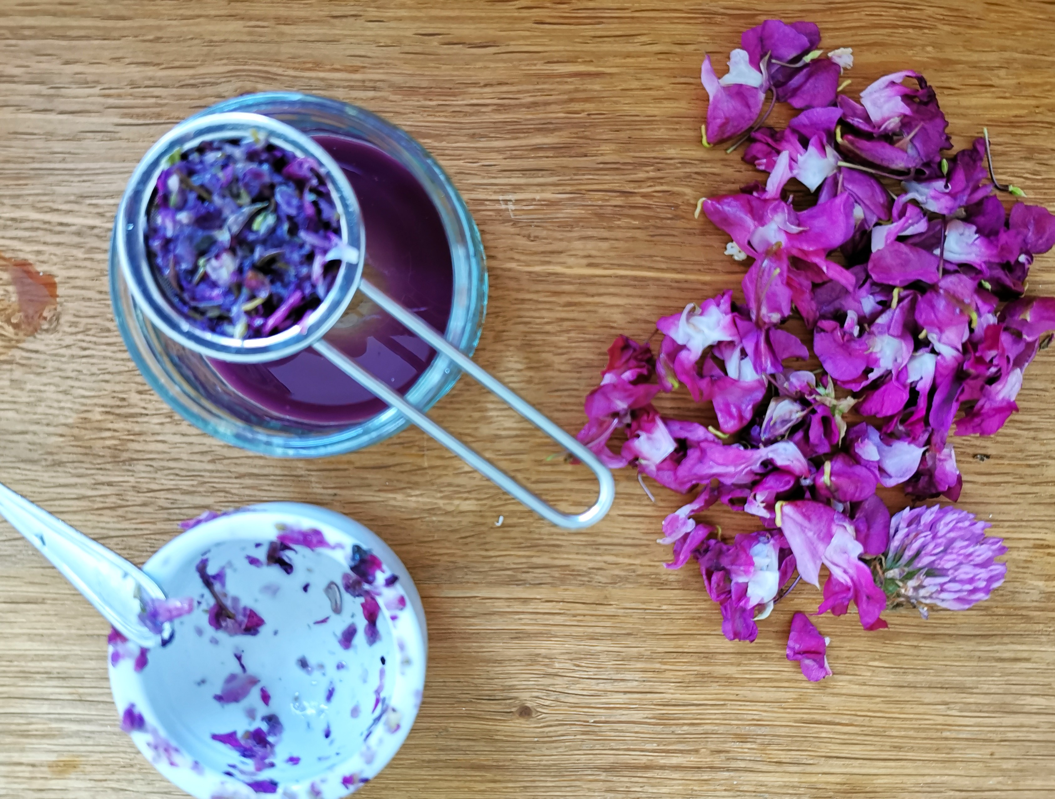 FARBTINTE AUS WIESENBLUMEN GEWINNEN